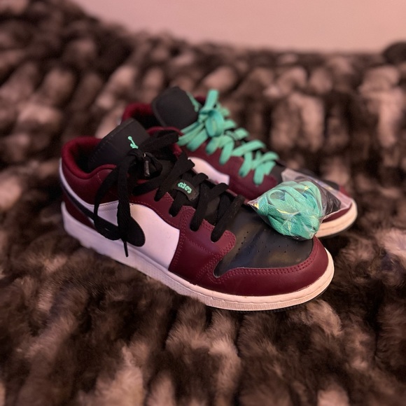 AirJordan 1 Low GS Dark Beetroot with Roma Green Shoes - Picture 5 of 6